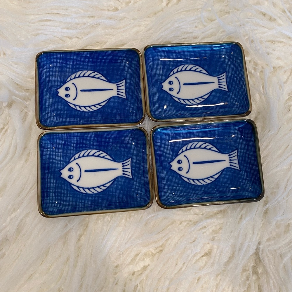 Set of 4 Blue & White Fish Decorated Japanese Porcelain Square plates